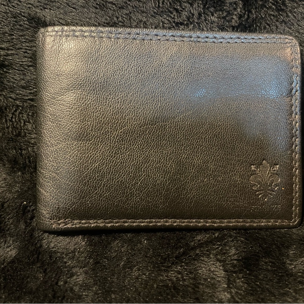 Italian-made Leather Bi-Fold Wallet - Black